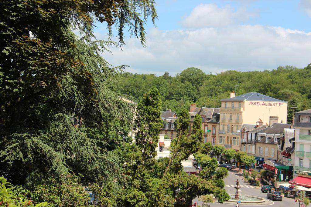Albert Premier Hotel Bagnoles-de-l'Orne Buitenkant foto
