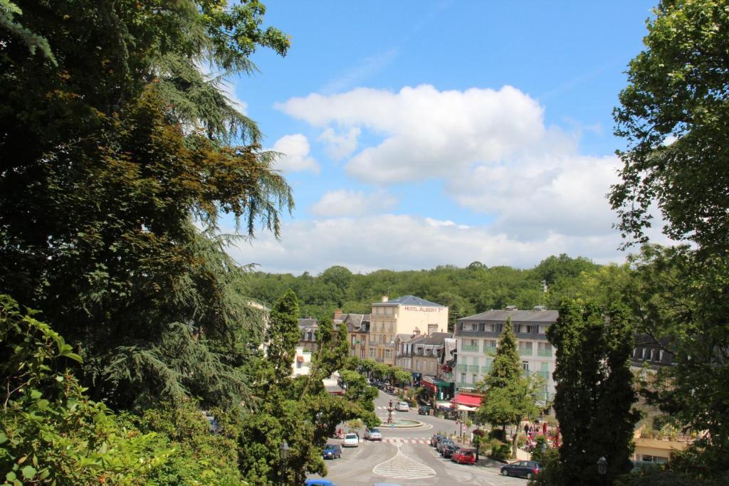 Albert Premier Hotel Bagnoles-de-l'Orne Buitenkant foto