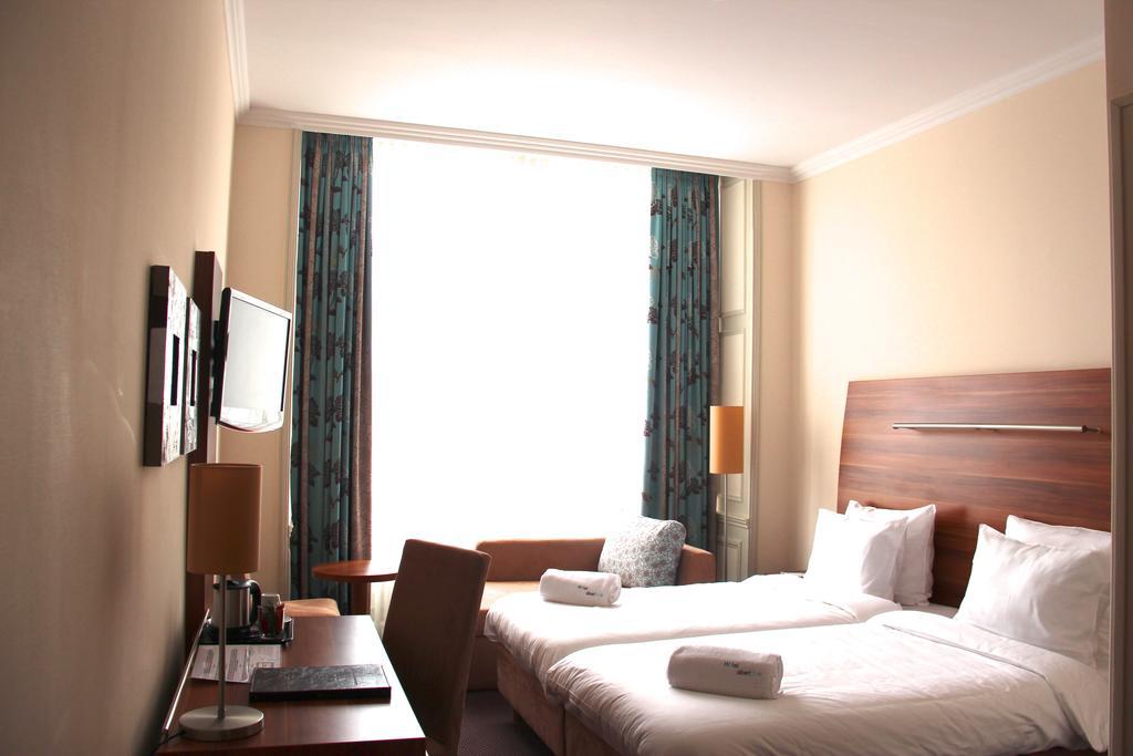 Albert Premier Hotel Bagnoles-de-l'Orne Buitenkant foto